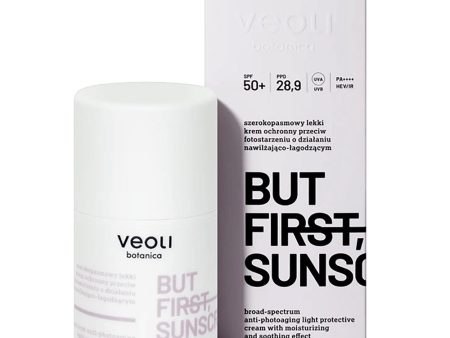 But First Sunscreen lekki krem ochronny przeciw fotostarzeniu o działaniu nawilżająco-łagodzącym SPF50+ 50ml Cheap